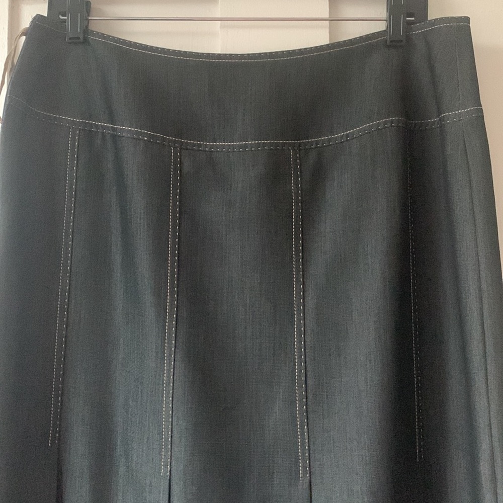 Albert Nipon Skirt Suit In Charcoal Gray. Size 10. - image 5